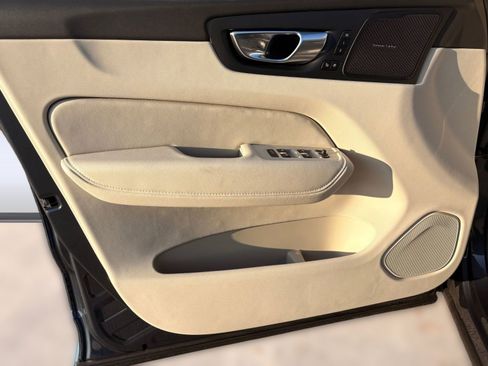 New 2026 Volvo XC60 B5 Ultra w/ Climate Package image 23