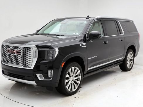 Used 2023 GMC Yukon XL Denali w/ Advanced Technology Package image 6