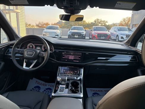 Certified 2025 Audi Q7 2.0T Premium w/ Convenience Plus Package image 19