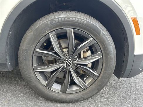 Used 2022 Volkswagen Tiguan SE image 28