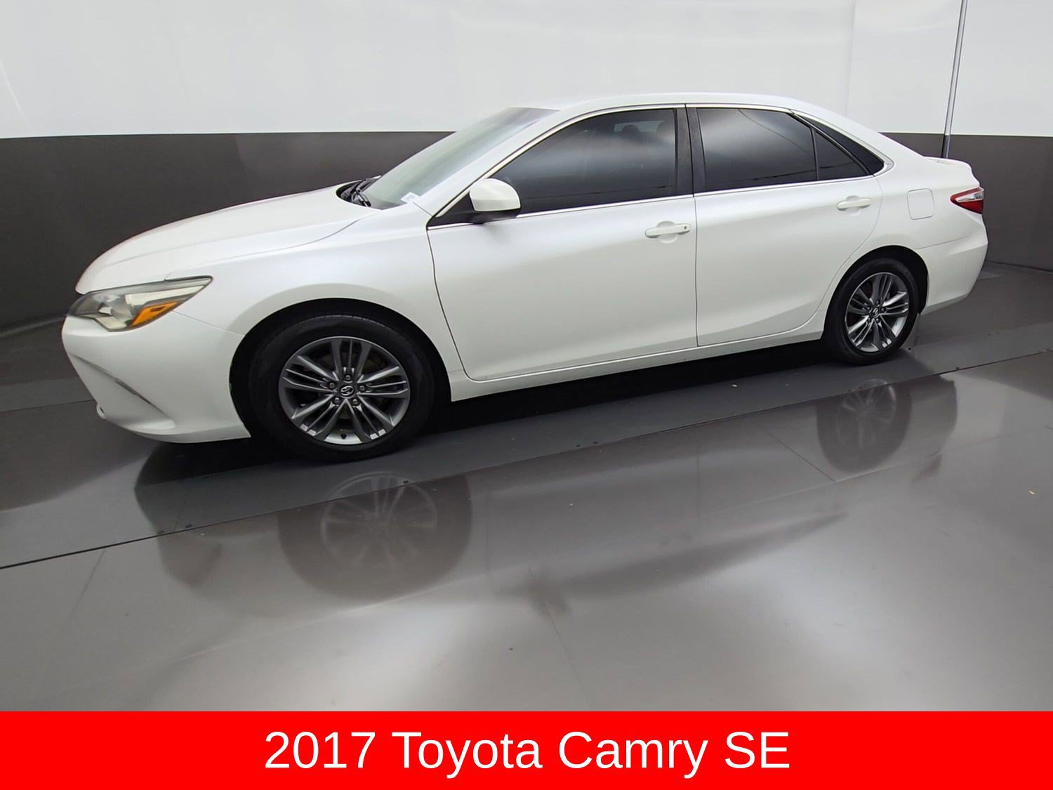 Used 2017 Toyota Camry SE FWD image 4