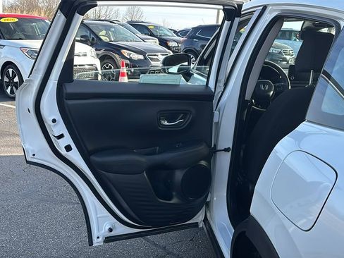 Certified 2023 Honda HR-V LX image 28