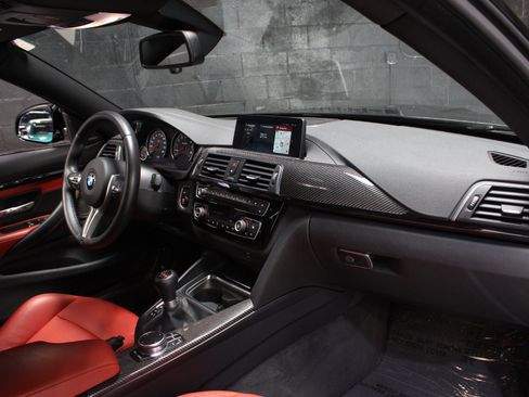 Used 2018 BMW M4 Coupe w/ Competition Package RWD image 52