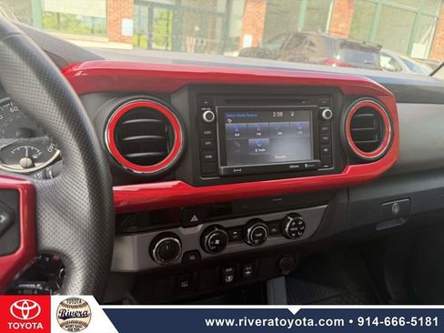 Used 2018 Toyota Tacoma SR5 AWD/4WD image 18
