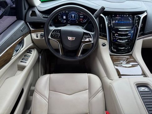 Used 2020 Cadillac Escalade Luxury image 14