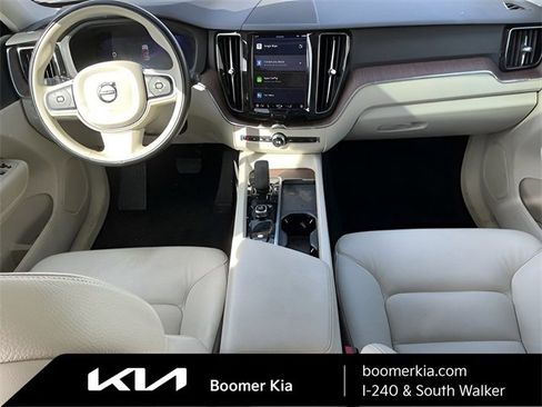 Used 2022 Volvo XC60 B5 Momentum image 15