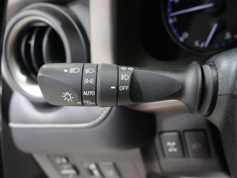 Used 2017 Toyota RAV4 XLE AWD/4WD image 34