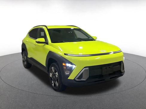Used 2025 Hyundai Kona SEL image 3