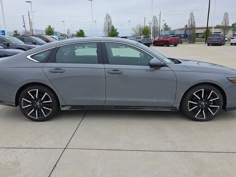 Used 2025 Honda Accord Touring image 6