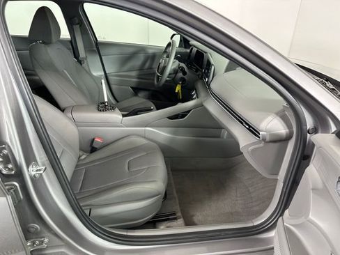 Certified 2024 Hyundai Elantra SE image 28