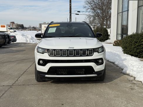Used 2025 Jeep Compass Limited image 17