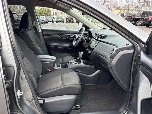 Used 2017 Nissan Rogue SV w/ SV Premium Package image 9