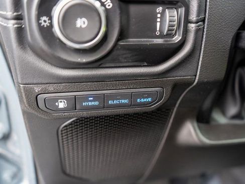 Used 2025 Jeep Wrangler Unlimited Sahara image 19