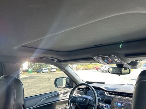 Used 2023 Jeep Grand Cherokee L Laredo image 10