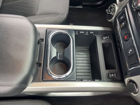 Used 2019 Nissan Titan SV w/ SV Convenience Package image 21