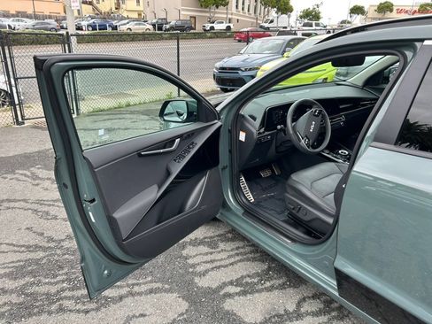 Used 2023 Kia Niro Wave w/ Wave Preserve Package FWD image 9