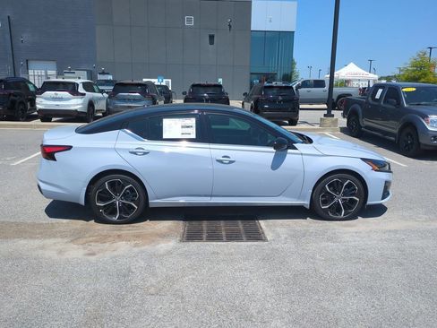 New 2026 Nissan Altima 2.5 SR FWD image 2