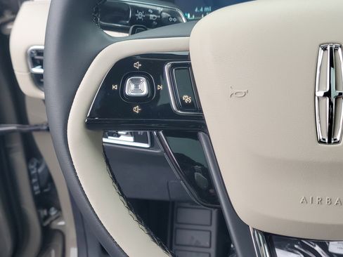 New 2026 Lincoln Corsair Premiere image 17