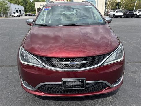 Used 2020 Chrysler Pacifica Limited image 2