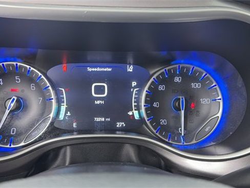 Used 2023 Chrysler Pacifica Touring-L image 23
