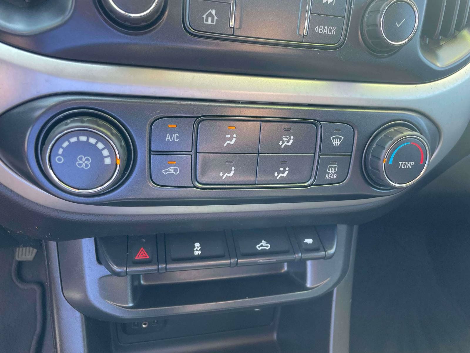 Used 2019 Chevrolet Colorado LT w/ LT Convenience Package AWD/4WD image 17