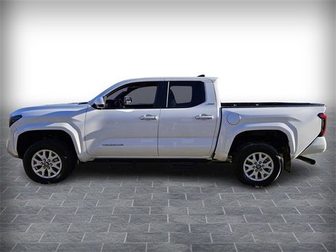 Used 2024 Toyota Tacoma SR5 image 4