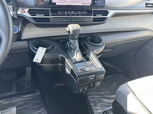 Used 2024 Toyota Sienna LE image 22