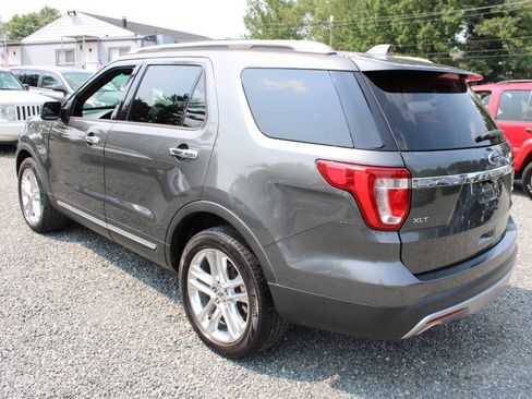 Used 2016 Ford Explorer XLT w/ Equipment Group 202A AWD/4WD image 9
