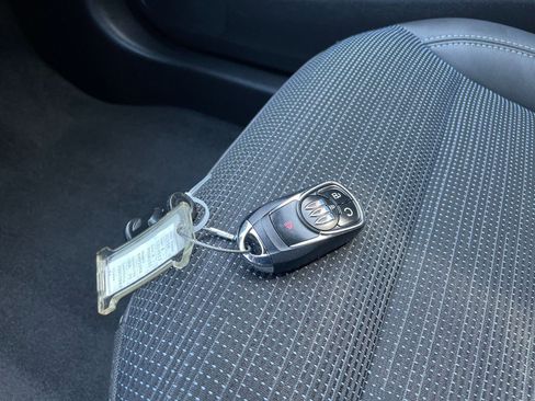 Used 2025 Buick Envista Preferred image 21