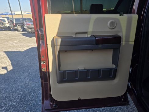 Used 2011 Ford F250 Lariat w/ Lariat Interior Pkg image 12