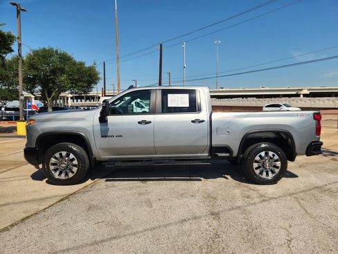 Used 2024 Chevrolet Silverado 2500 Custom w/ Custom Value Package AWD/4WD image 4