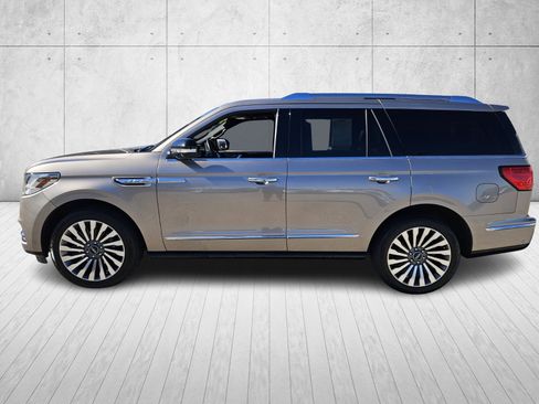 Used 2019 Lincoln Navigator Reserve image 4