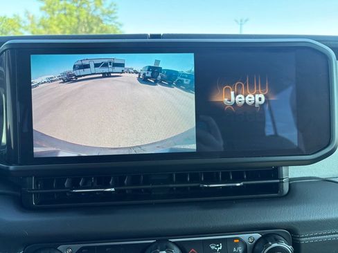Used 2025 Jeep Wrangler Unlimited Sahara AWD/4WD image 22