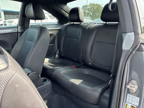 Used 2019 Volkswagen Beetle 2.0T SE image 30