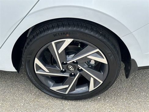 Used 2024 Hyundai Elantra SEL w/ Convenience Package image 21