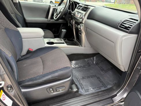 Used 2010 Toyota 4Runner SR5 image 19