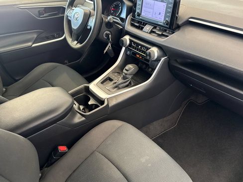 Used 2021 Toyota RAV4 LE FWD image 19