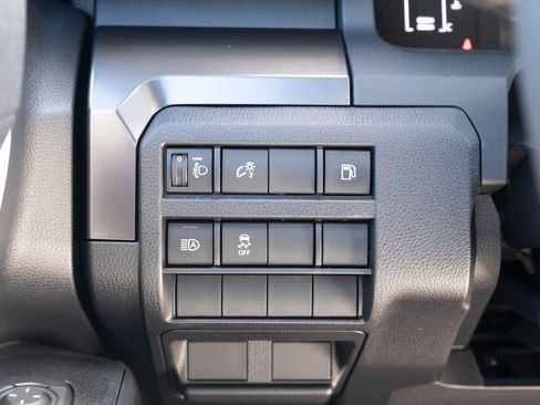 Used 2025 Toyota 4Runner SR5 AWD/4WD image 10