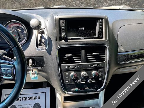 Used 2018 Dodge Grand Caravan SXT FWD image 6