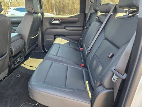 Used 2024 GMC Sierra 1500 SLT image 17