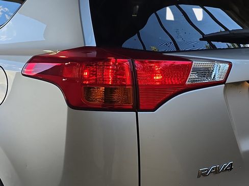 Used 2015 Toyota RAV4 LE AWD/4WD image 33