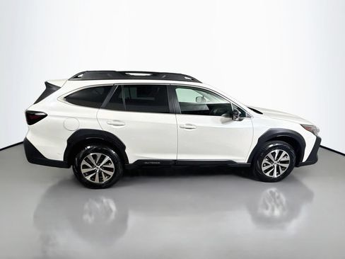Used 2025 Subaru Outback Premium AWD/4WD image 8