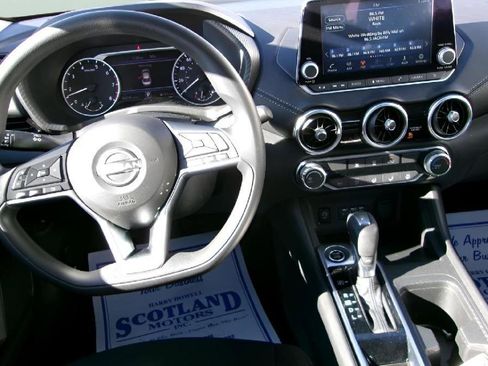 Used 2024 Nissan Sentra SV FWD image 11
