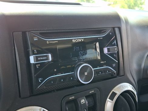Used 2013 Jeep Wrangler Unlimited Sahara w/ Connectivity Group AWD/4WD image 16