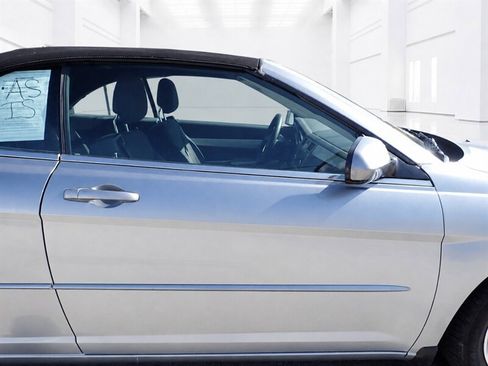 Used 2010 Chrysler Sebring Touring FWD image 24