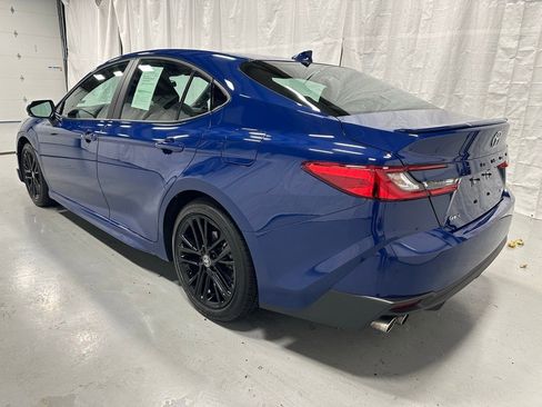 Used 2025 Toyota Camry SE image 5