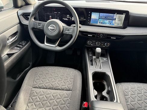 Used 2025 Nissan Kicks SV FWD image 12