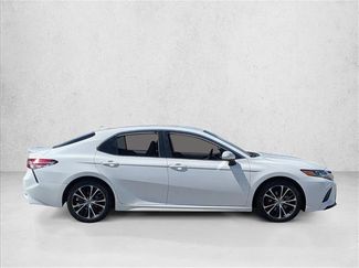 Used 2020 Toyota Camry SE FWD video 4