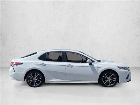 Used 2020 Toyota Camry SE FWD image 4