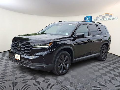 Certified 2025 Honda Pilot Sport image 3